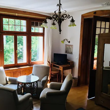 Stilvolle 3-zimmer In Jugendstilvilla